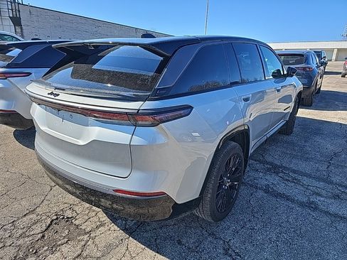 Used 2024 Jeep Wagoneer Launch Edition image 9