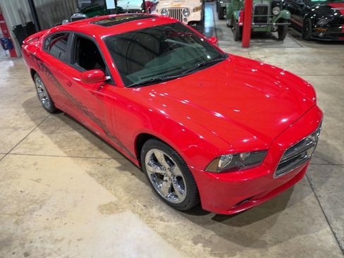 Used 2014 Dodge Charger SXT image 14