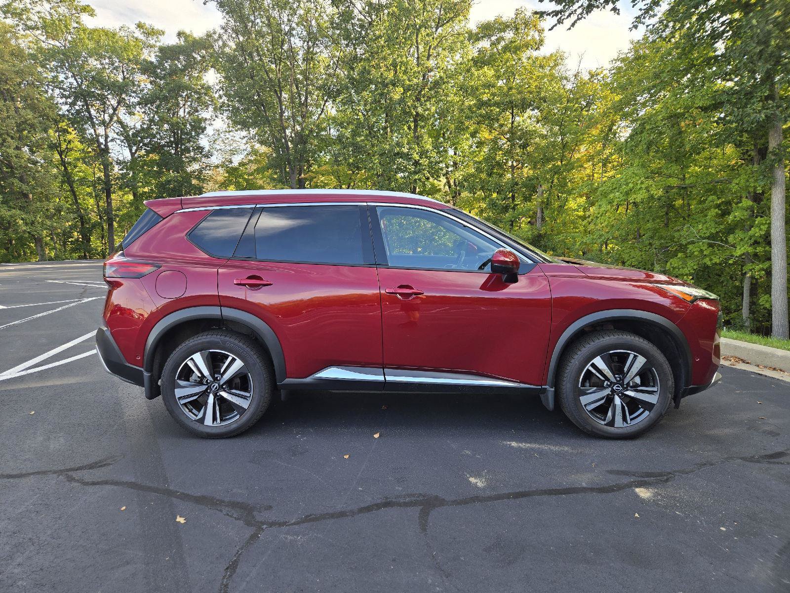 Used 2023 Nissan Rogue Platinum AWD/4WD image 2