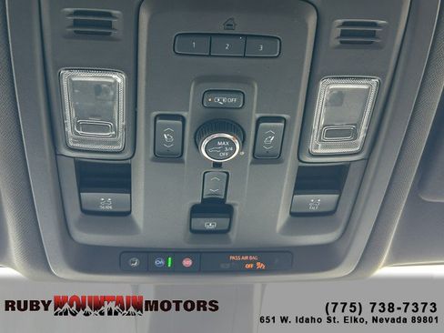 Used 2021 GMC Yukon XL SLT w/ SLT Luxury Package AWD/4WD image 18