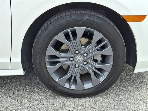 Used 2025 Honda Odyssey Touring image 11