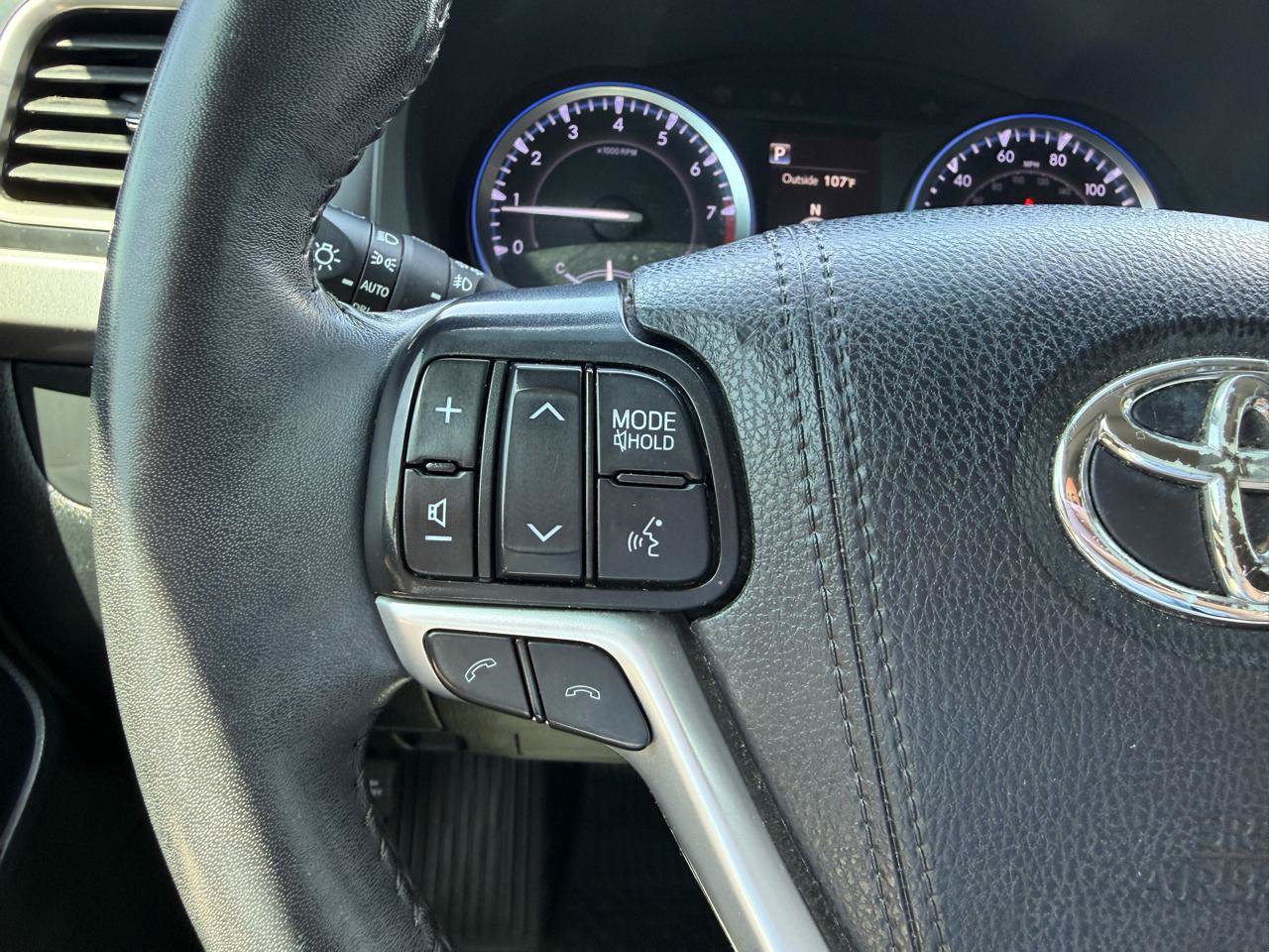 Used 2019 Toyota Highlander XLE AWD/4WD image 28