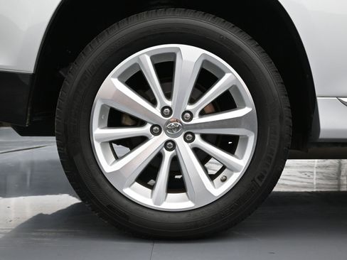 Used 2012 Toyota Highlander Limited image 18