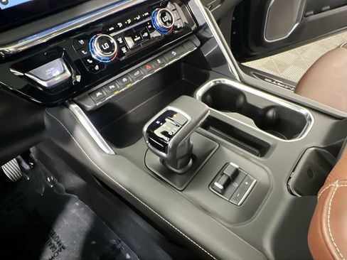 Used 2025 GMC Sierra 1500 Denali Ultimate AWD/4WD image 17