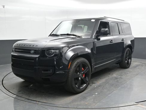 Used 2024 Land Rover Defender 130 X-Dynamic SE AWD/4WD image 9