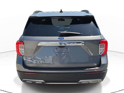 Used 2022 Ford Explorer XLT w/ Equipment Group 202A image 5