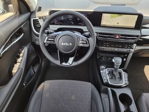 New 2026 Kia Seltos S FWD image 12