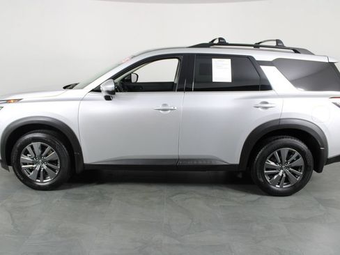 Certified 2025 Nissan Pathfinder SV w/ Black Appearance Package FWD image 15
