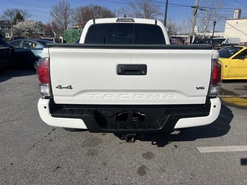 Used 2018 Toyota Tacoma Limited image 4