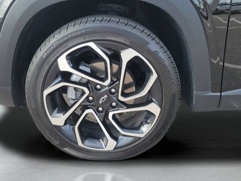 Used 2025 Chevrolet Trax RS w/ Sunroof Package FWD image 25