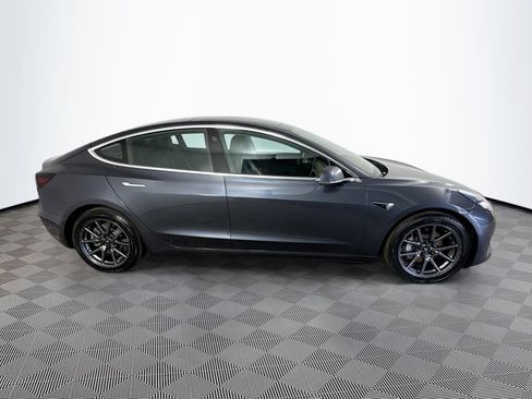 Used 2018 Tesla Model 3 Long Range image 9
