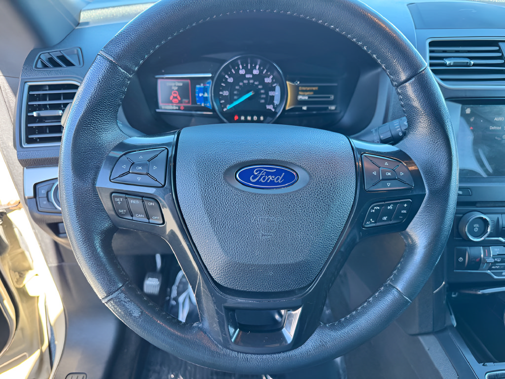 Used 2018 Ford Explorer XLT w/ Equipment Group 202A FWD image 13