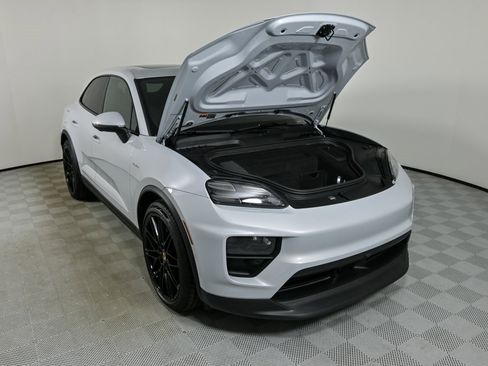 New 2025 Porsche Macan 4 Electric image 34