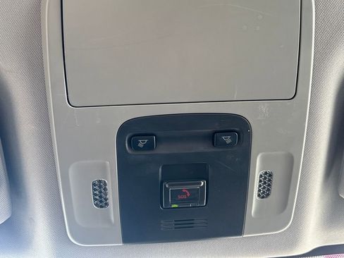 Used 2022 Toyota Camry SE image 15