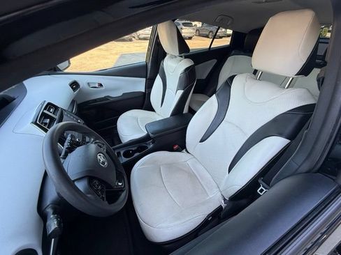 Used 2020 Toyota Prius LE AWD/4WD image 5