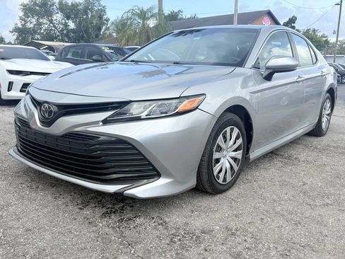 Used 2018 Toyota Camry FWD image 3