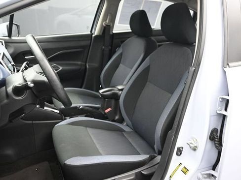 Used 2024 Nissan Versa SV FWD image 5