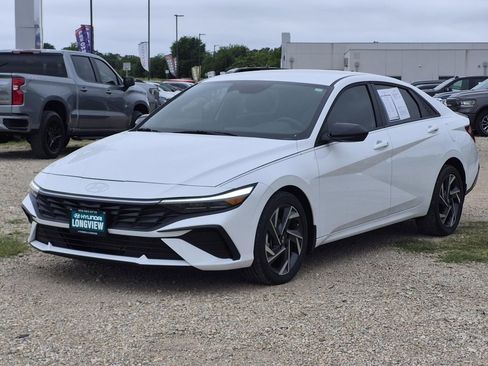 Used 2025 Hyundai Elantra Sport FWD image 4
