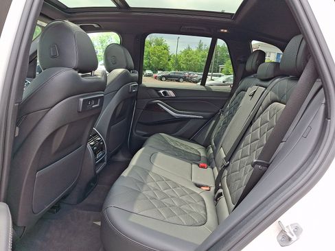 Used 2023 BMW X5 xDrive40i AWD/4WD image 11