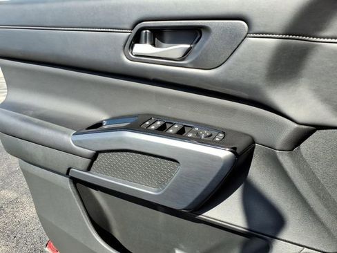 Used 2024 Nissan Pathfinder SL w/ Cargo Package image 10