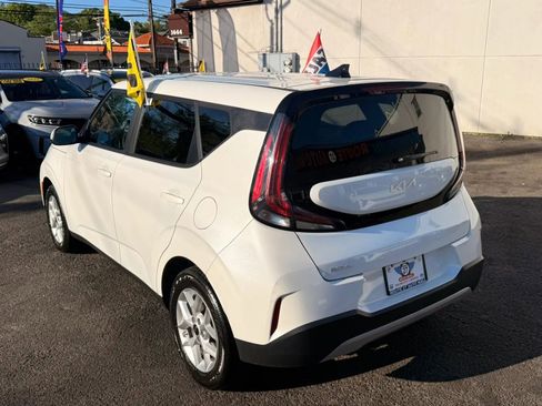 Used 2024 Kia Soul LX w/ Option Group 015 FWD image 5