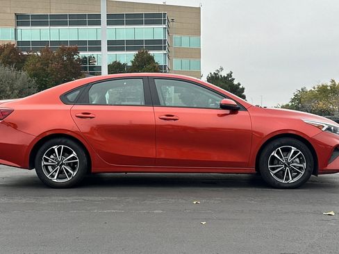 Used 2023 Kia Forte LXS w/ LXS Technology Package image 3