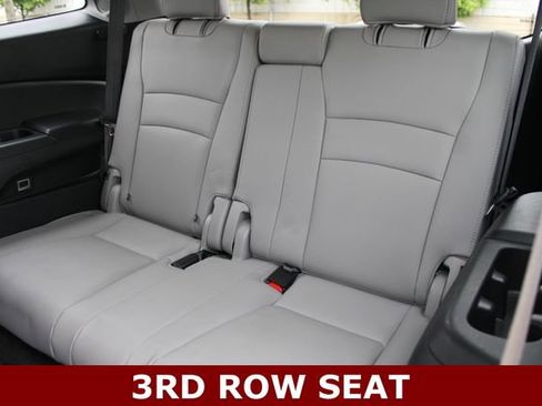 Used 2017 Honda Pilot Touring image 9
