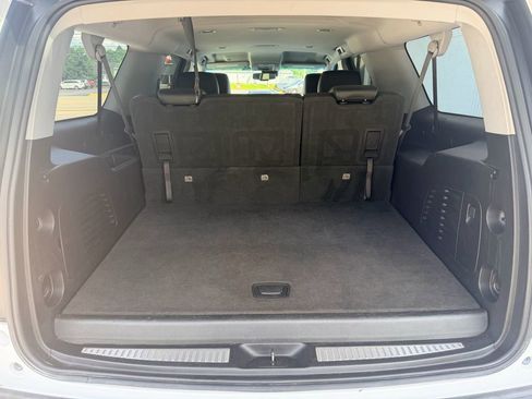 Used 2018 Chevrolet Suburban LT RWD image 14