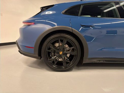 Used 2022 Porsche Taycan 4 Cross Turismo AWD/4WD image 9