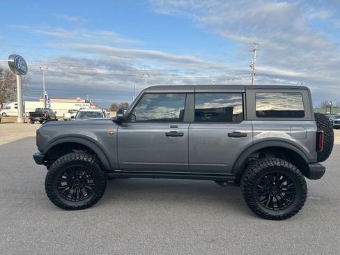 Used 2024 Ford Bronco Badlands image 28