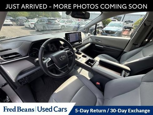 Used 2023 Toyota Sienna XLE w/ XLE Plus Package AWD/4WD image 17