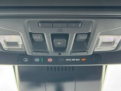 Used 2025 GMC Sierra 2500 AT4 w/ AT4 Premium Plus Package AWD/4WD image 17