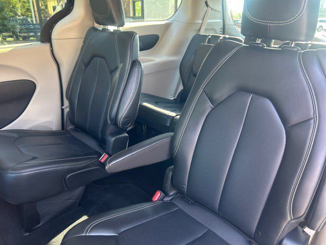 Used 2023 Chrysler Pacifica Touring-L FWD image 13