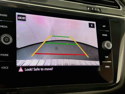 Used 2022 Volkswagen Tiguan SE AWD/4WD image 13