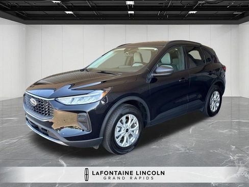 Used 2025 Ford Escape Active w/ Tech Pack #1 AWD/4WD image 1