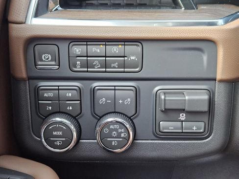 New 2026 Chevrolet Suburban High Country AWD/4WD image 22
