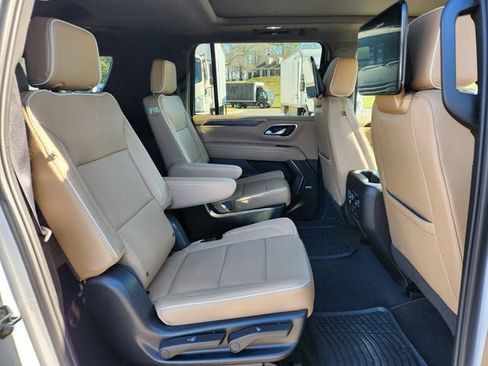 Used 2023 Chevrolet Suburban Premier w/ Advanced Technology Package image 21