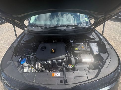 Used 2025 Kia Soul LX w/ LX Technology Package FWD image 29