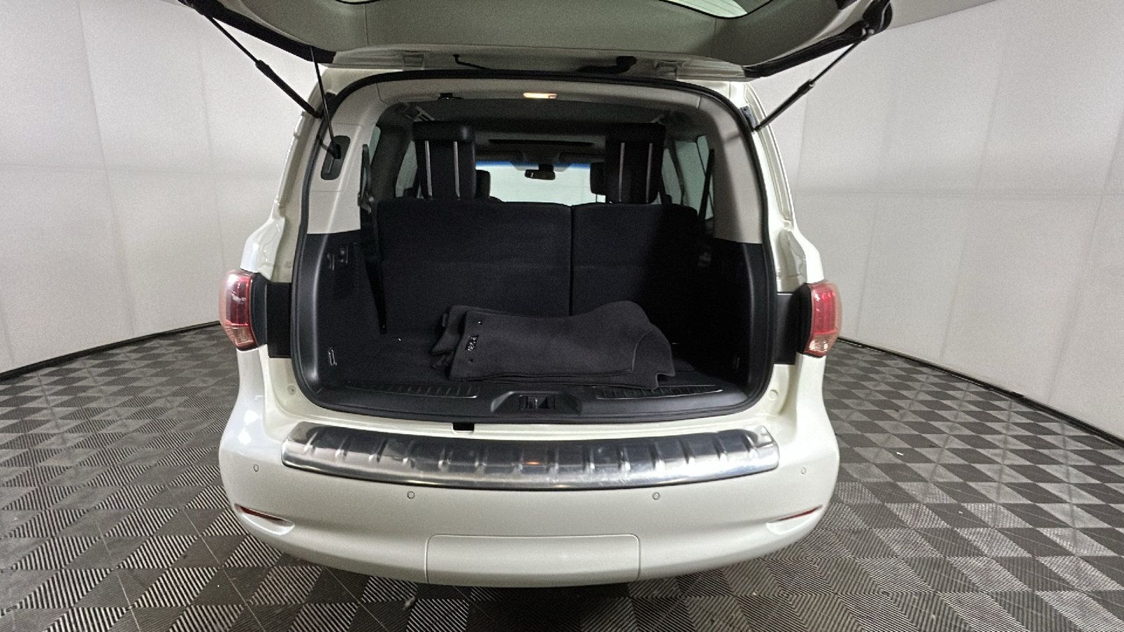 Used 2017 INFINITI QX80 4WD image 30
