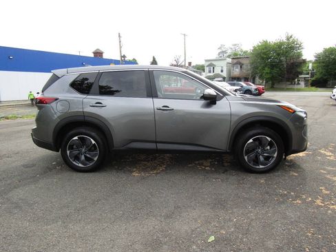 Used 2025 Nissan Rogue SV AWD/4WD image 7