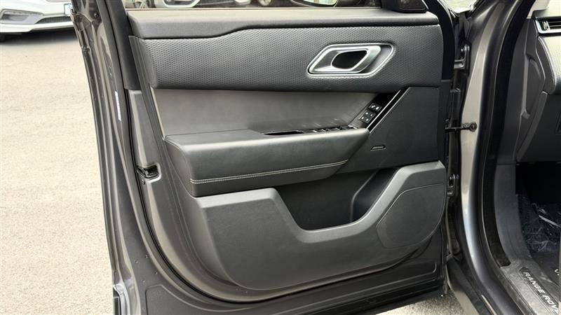 Used 2019 Land Rover Range Rover Velar S AWD/4WD image 20