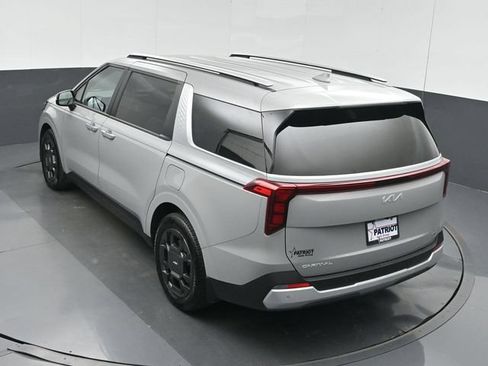 Used 2025 Kia Carnival EX FWD image 45