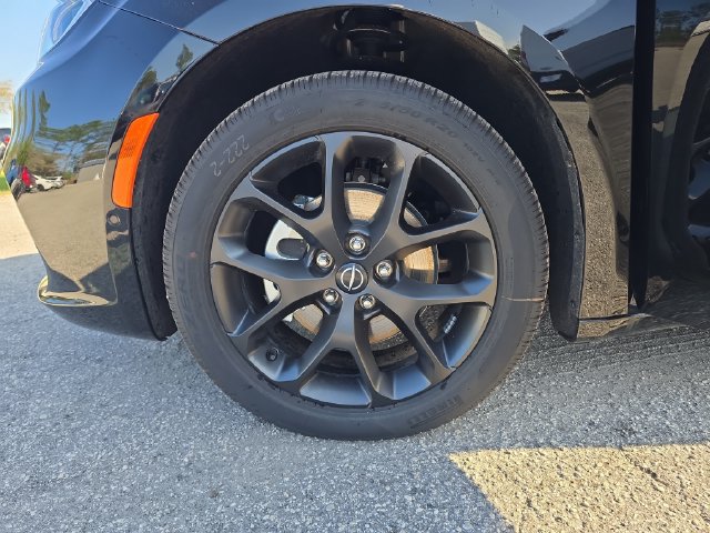 New 2026 Chrysler Pacifica Select w/ S Appearance Package FWD image 27
