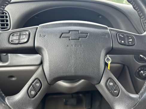 Used 2002 Chevrolet TrailBlazer LT w/ Driver Convenience Pkg AWD/4WD image 14