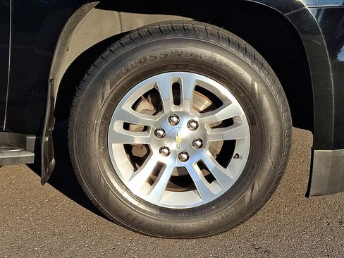 Used 2018 Chevrolet Suburban LT image 8