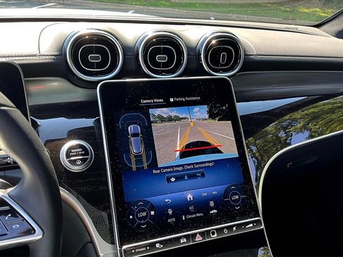 Used 2025 Mercedes-Benz GLC 300 4MATIC image 20