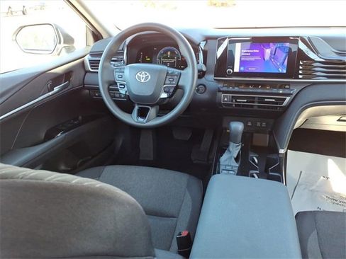 Used 2025 Toyota Camry Hybrid image 4