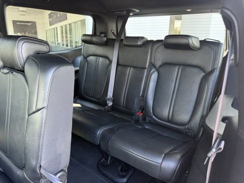 Used 2024 Jeep Wagoneer Series II w/ Flexible Seating Group image 15