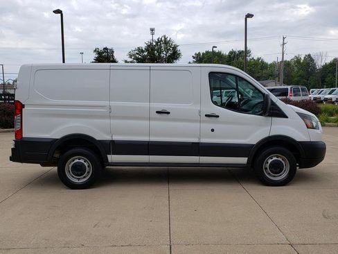 Used 2016 Ford Transit 250 130 Low Roof RWD image 7