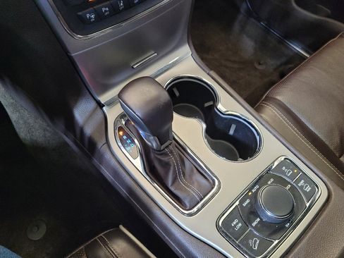Used 2018 Jeep Grand Cherokee Overland AWD/4WD image 26